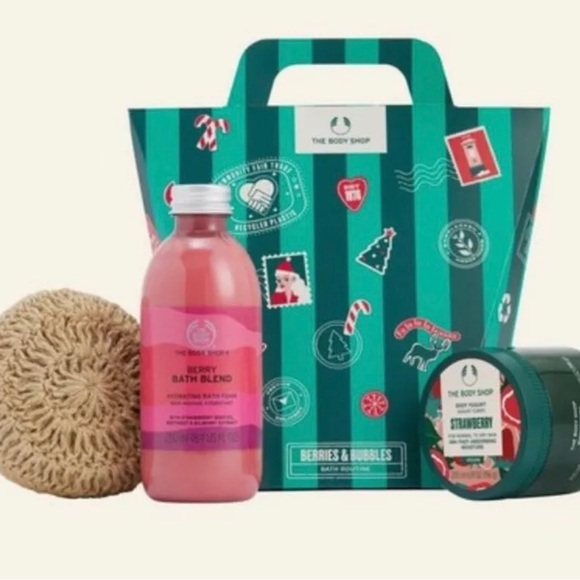 The Body Shop Berries & Bubbles Gift Set - Picture 3 of 3